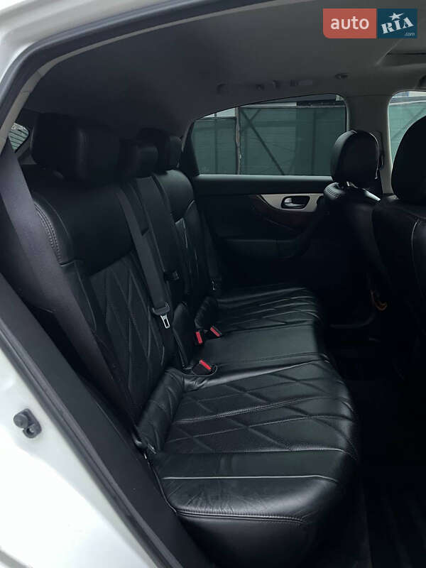 Внедорожник / Кроссовер Infiniti QX70 2015 в Киеве