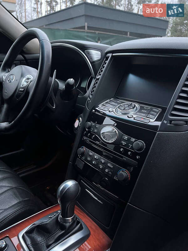 Внедорожник / Кроссовер Infiniti QX70 2015 в Киеве