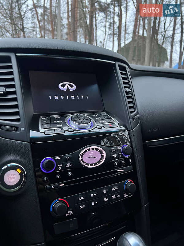 Внедорожник / Кроссовер Infiniti QX70 2015 в Киеве