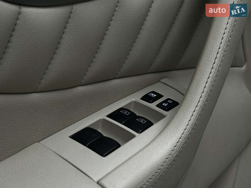 Внедорожник / Кроссовер Infiniti QX70 2016 в Николаеве