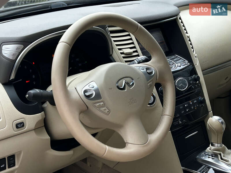 Внедорожник / Кроссовер Infiniti QX70 2016 в Николаеве