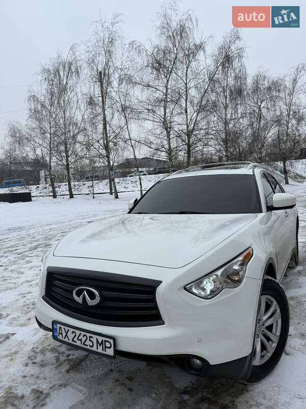 Infiniti QX70 2013