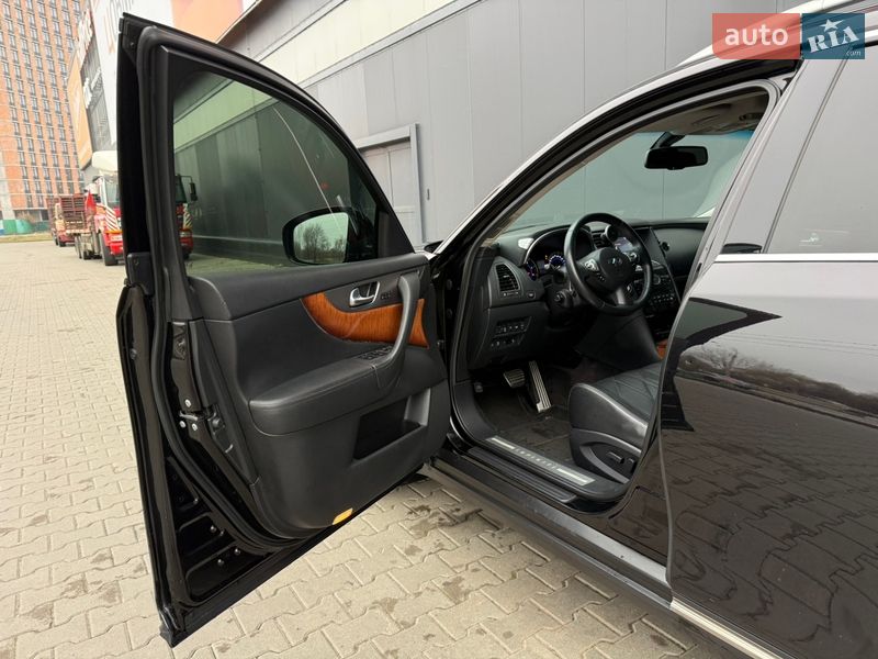 Внедорожник / Кроссовер Infiniti QX70 2014 в Киеве