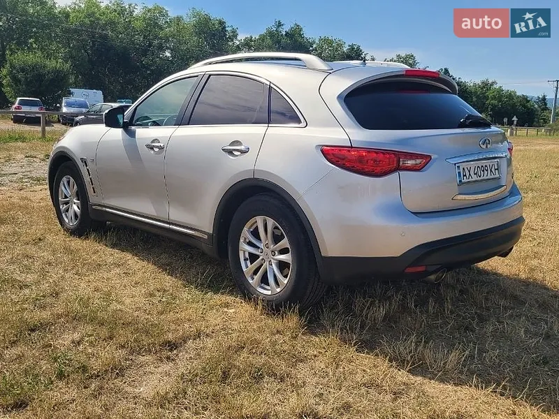 Infiniti QX70 2015