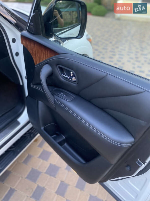 Внедорожник / Кроссовер Infiniti QX80 2015 в Могилев-Подольске