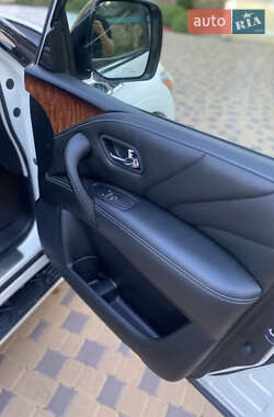 Внедорожник / Кроссовер Infiniti QX80 2015 в 
