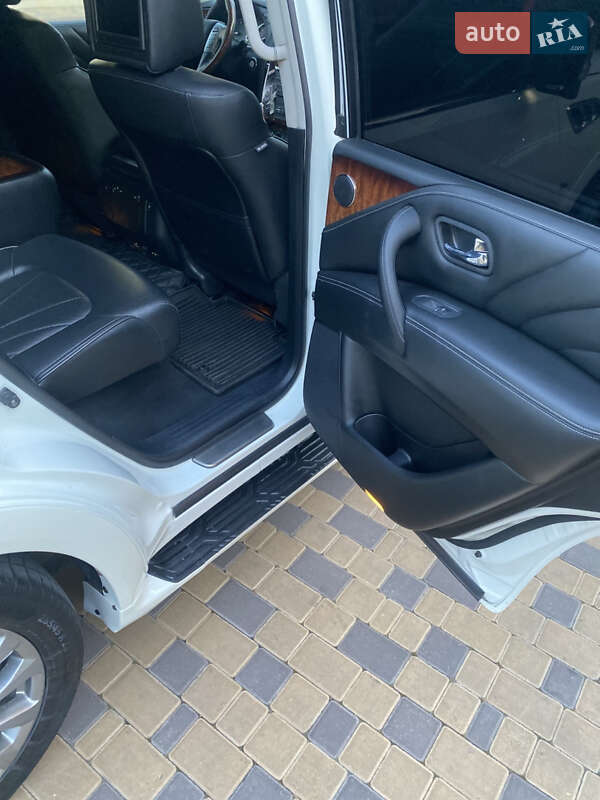Внедорожник / Кроссовер Infiniti QX80 2015 в Могилев-Подольске