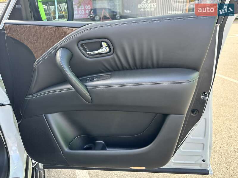 Позашляховик / Кросовер Infiniti QX80 2016 в Києві