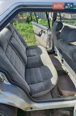 Седан Isuzu Aska 1984 в 