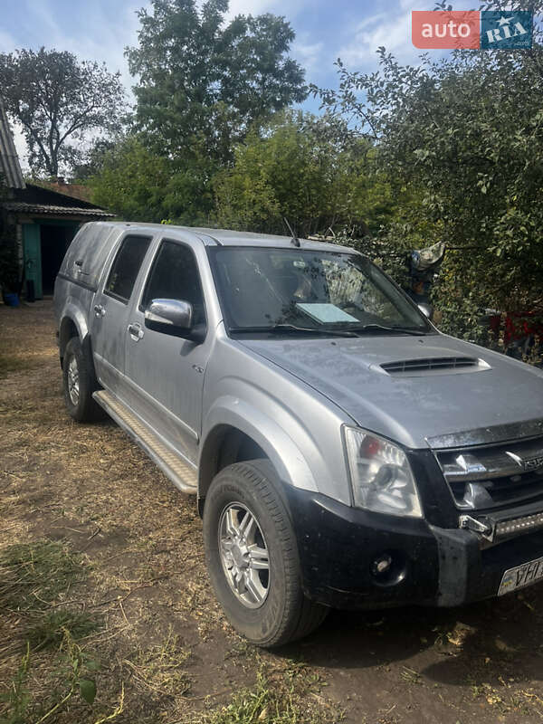 Пикап Isuzu D-Max 2011 в Близнюках