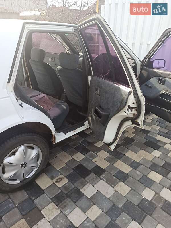 Седан Isuzu Gemini 1986 в Раздельной