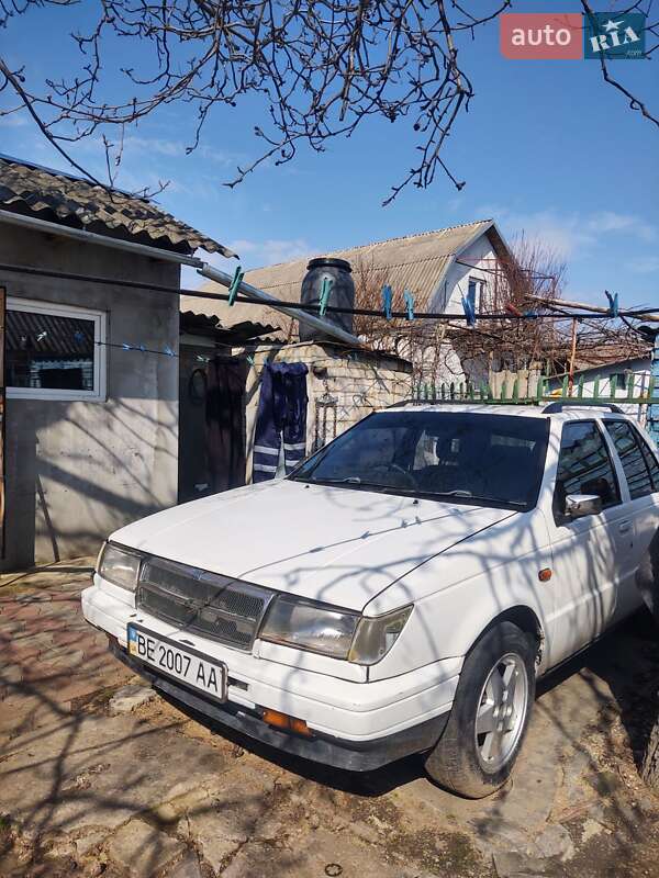 Седан Isuzu Gemini 1986 в Раздельной