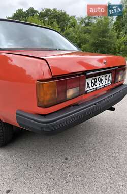 Седан Isuzu Gemini 1982 в 