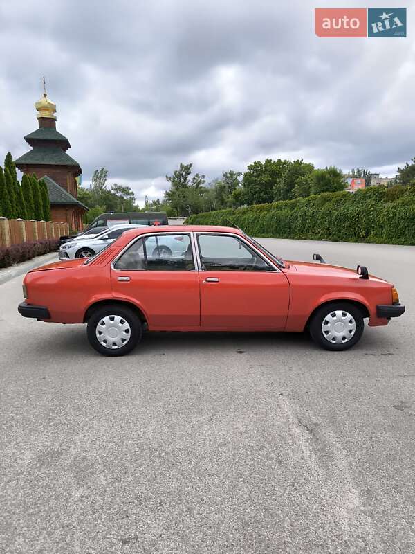 Седан Isuzu Gemini 1982 в Днепре