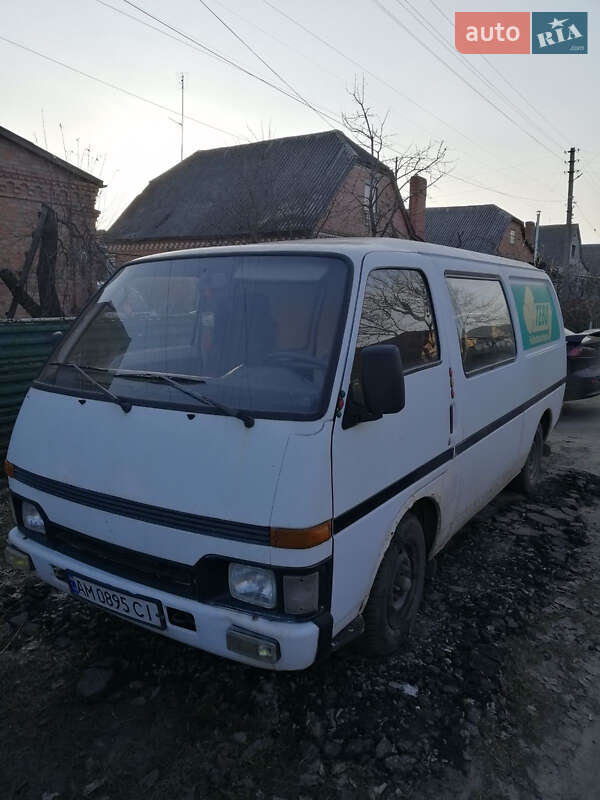 Вантажопасажирський фургон Isuzu Midi 1993 в Бердичеві