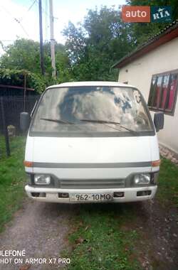 Вантажний фургон Isuzu Midi 1995 в Чернівцях