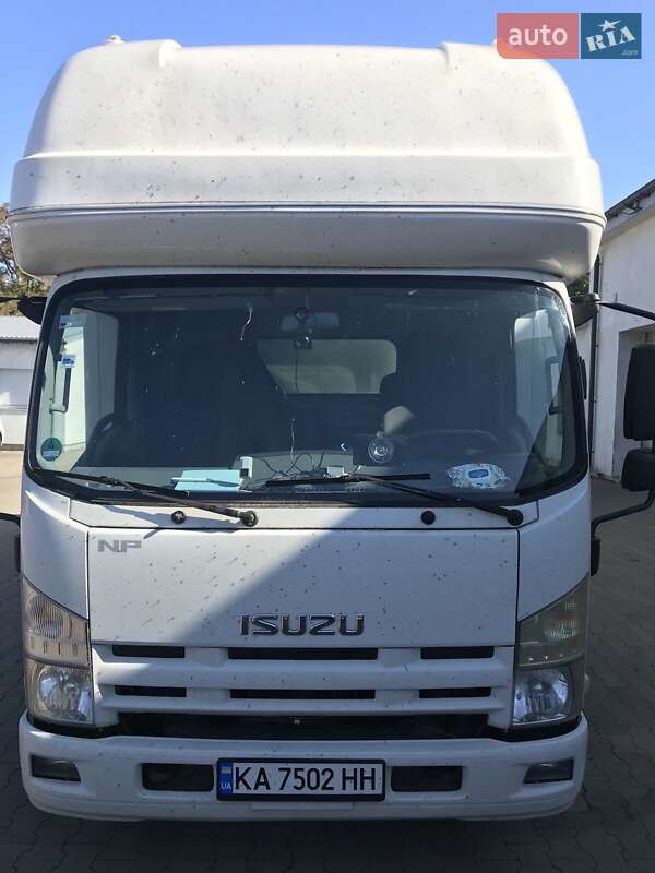 Isuzu NPR 2013