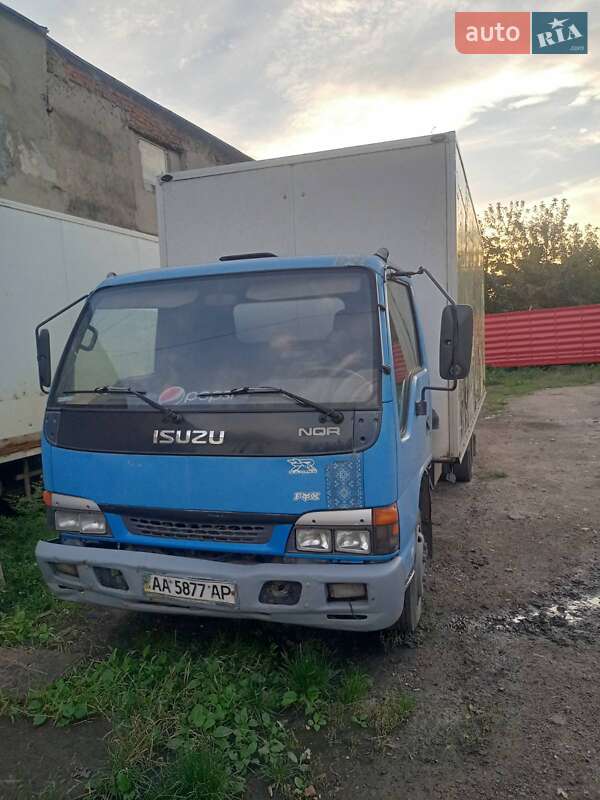 Грузовой фургон Isuzu NQR 2005 в 