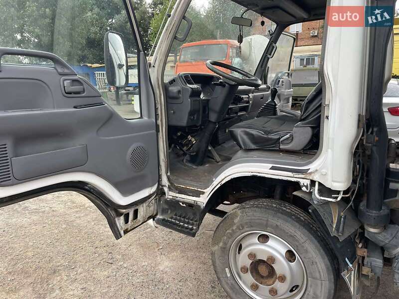 Грузовой фургон Isuzu NQR 2007 в Буче