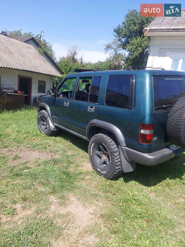 Позашляховик / Кросовер Isuzu Trooper 1996 в Чернівцях