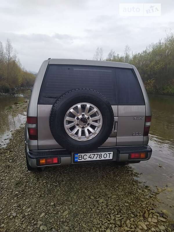 Внедорожник / Кроссовер Isuzu Trooper 2000 в Стрые