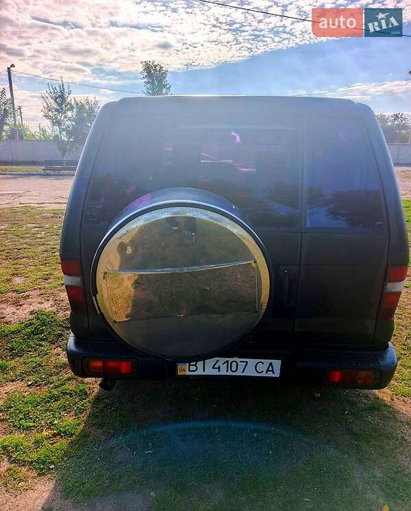Позашляховик / Кросовер Isuzu Trooper 1998 в Зіньківі