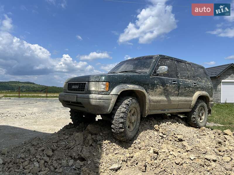 Позашляховик / Кросовер Isuzu Trooper 1996 в Надвірній