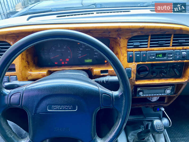 Внедорожник / Кроссовер Isuzu Trooper 1998 в Черкассах