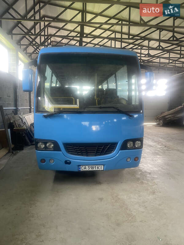 Туристический / Междугородний автобус Isuzu Turquoise 2005 в 