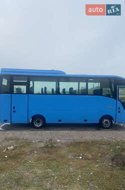 Туристический / Междугородний автобус Isuzu Turquoise 2005 в 