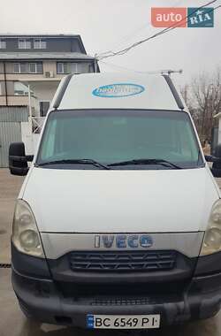 Вантажний фургон Iveco 35S13 2013 в Львові