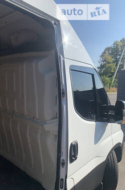 Грузовой фургон Iveco Daily груз. 2017 в Ужгороде