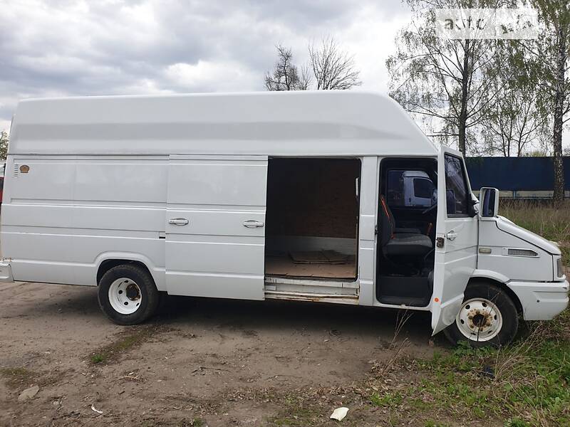 Вантажний фургон Iveco Daily 2000 в Броварах