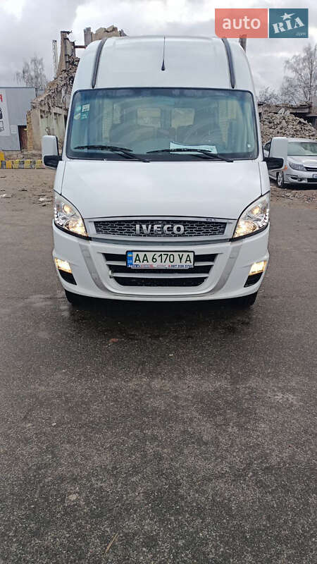 Микроавтобус Iveco Daily 2015 в 