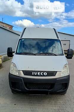 Грузовой фургон Iveco Daily 2010 в 