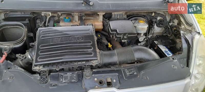 Грузовой фургон Iveco Daily 2013 в Ромнах