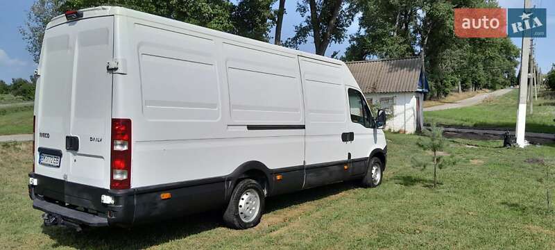 Грузовой фургон Iveco Daily 2013 в Ромнах