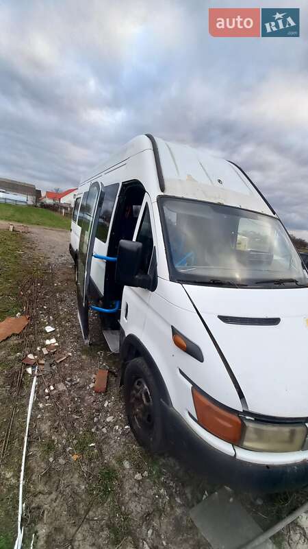 Микроавтобус Iveco Daily 2002 в Киеве