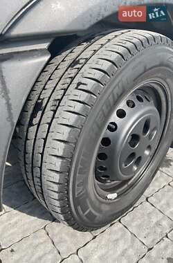 Вантажний фургон Iveco Daily 2012 в 