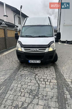 Грузовой фургон Iveco Daily 2007 в Тячеве