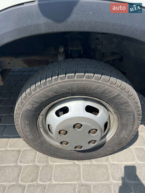 Вантажний фургон Iveco Daily 2013 в Шептицькому