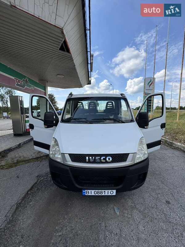 Эвакуатор Iveco Daily 2011 в Хороле