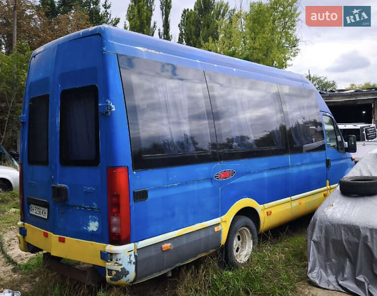 Пригородный автобус Iveco Daily 2004 в Каневе