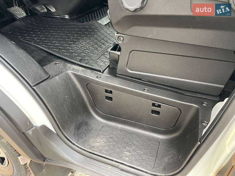 Автовоз Iveco Daily 2020 в Ужгороде