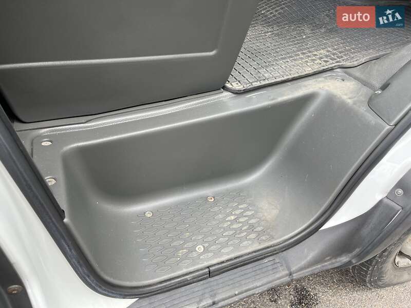 Грузовой фургон Iveco Daily 2012 в Мукачево