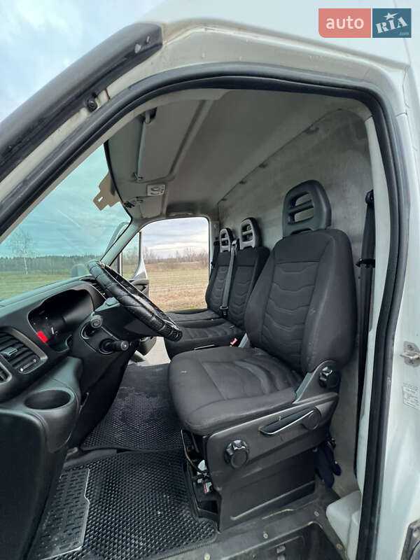Микроавтобус грузовой (до 3,5т) Iveco Daily 2015 в Луцке