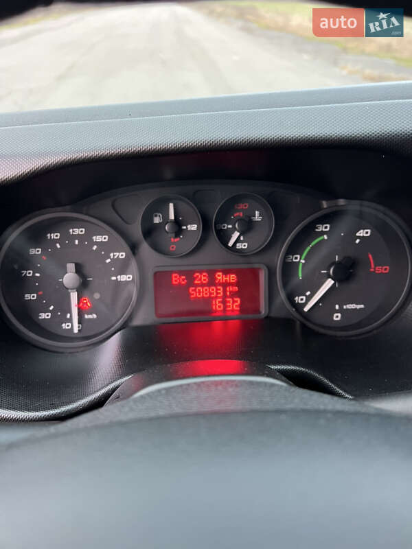 Микроавтобус грузовой (до 3,5т) Iveco Daily 2015 в Луцке