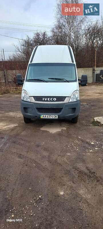 Вантажний фургон Iveco Daily 2012 в Львові