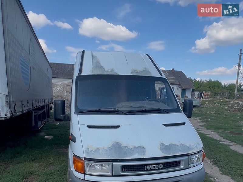 Мікроавтобус вантажний (до 3,5т) Iveco Daily 2002 в Чернівцях фото Мікроавтобус вантажний (до 3,5т) Iveco Daily 2002 в Чернівцях