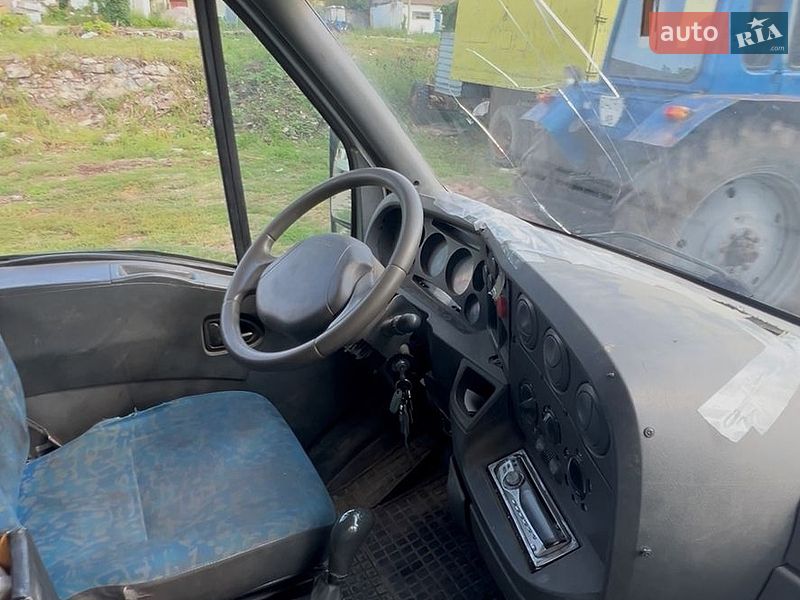 Мікроавтобус вантажний (до 3,5т) Iveco Daily 2002 в Чернівцях фото 3 Мікроавтобус вантажний (до 3,5т) Iveco Daily 2002 в Чернівцях
